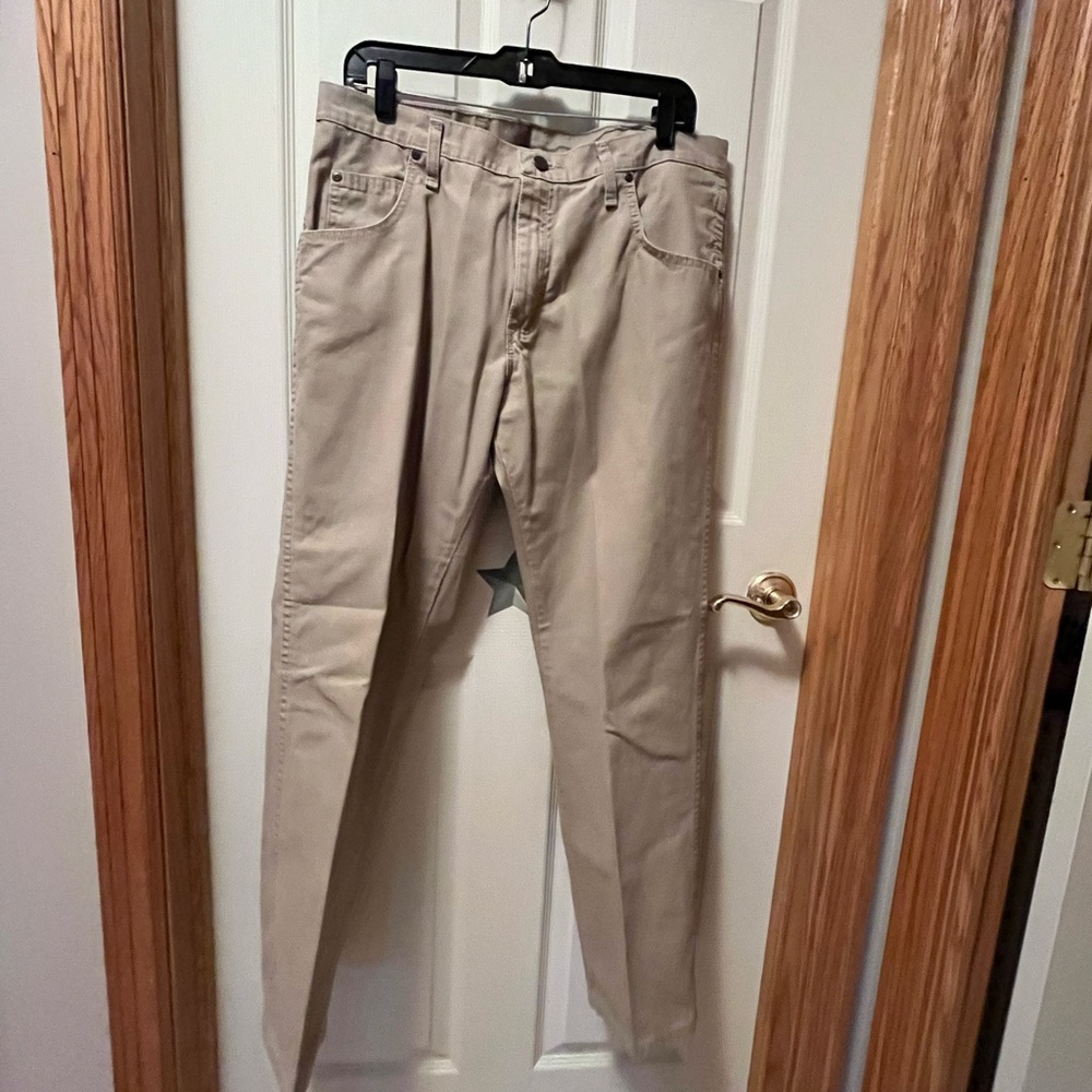 Men’s Wrangler tan pants